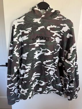 NWOT Awake NY Classic Logo Embroidered Camo Hoodie Size Medium